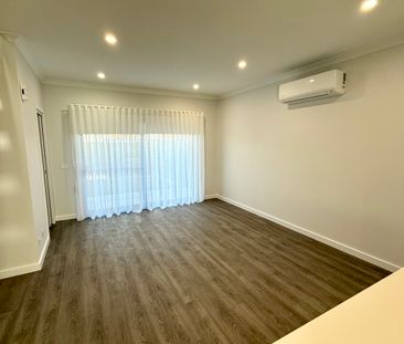 BRAND NEW 2 BEDROOM TOWNHOUSE - Photo 3
