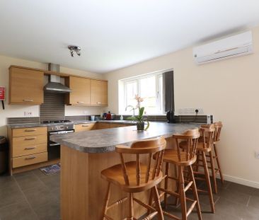 4 bedroom detached house to rent - Photo 3