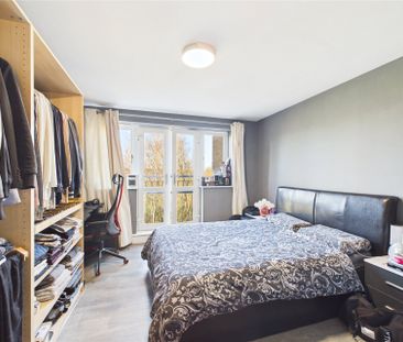 2 bedroom Flat in Luscinia View, Reading - Photo 4