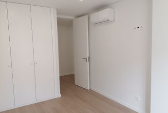Fantástico Apartamento T2 para Arrendamento na Amadora