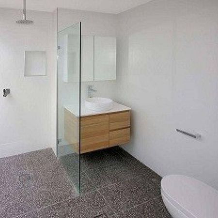 As New 1 Bedroom Apartment - Photo 4