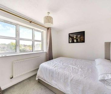 Riverview Gardens, Cobham, Surrey, KT11 - Photo 3