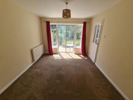 3 bedroom semi-detached house to rent - Photo 2