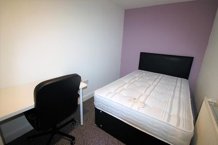 Room 2 - Photo 3