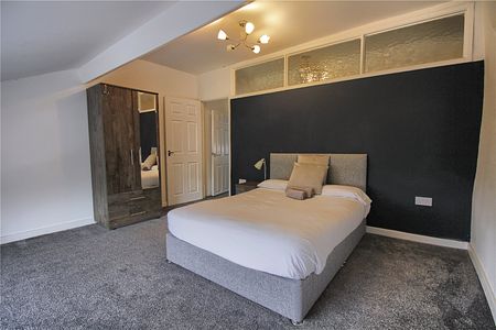 5 bed house to rent in Old Row, Middlesbrough, TS6 - Photo 3