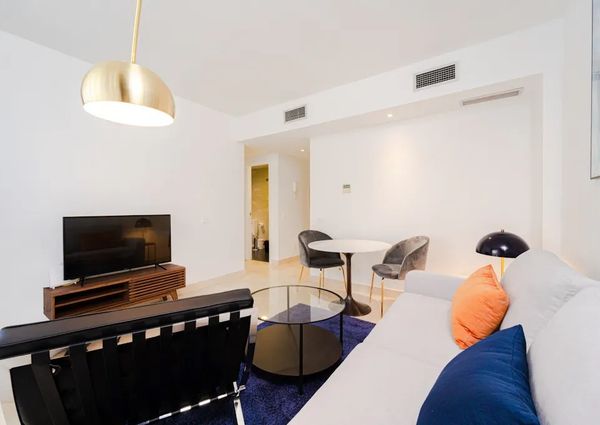 Calle Vicente Morales, Madrid, Community of Madrid 28043