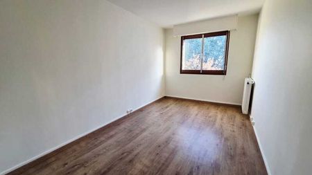 Location Appartement 5 pièces 96m² ORLEANS 45100 - Photo 2