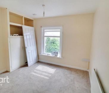 2 bedroom end of terrace house to rent - Photo 4