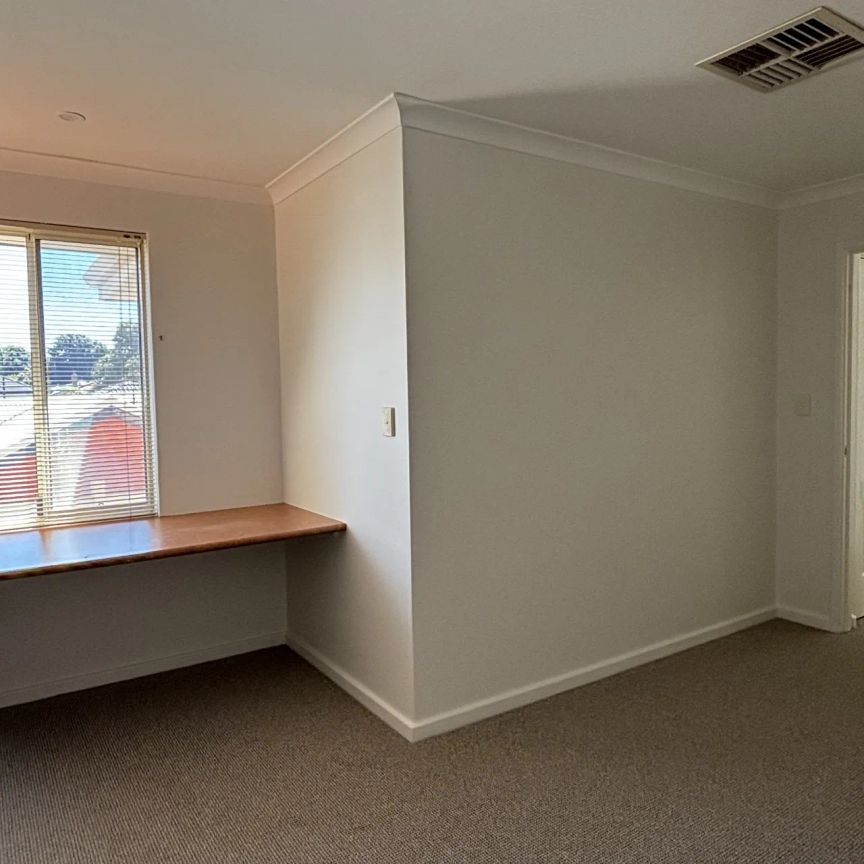 Spacious 3-Bedroom Home in Prime Ardross Location - Photo 1