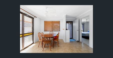 Spacious Family Home in Prime Andergrove Location! - Photo 3