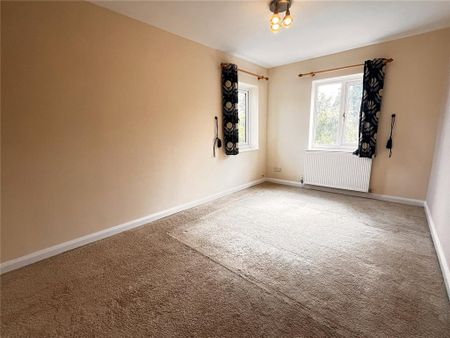 4 bedroom semi-detached house to rent - Photo 5