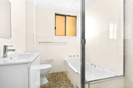 Contemporary First-Floor Apartment in a Prime Beachside Location - Photo 4