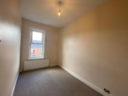 3 bedroom flat to rent - Photo 4