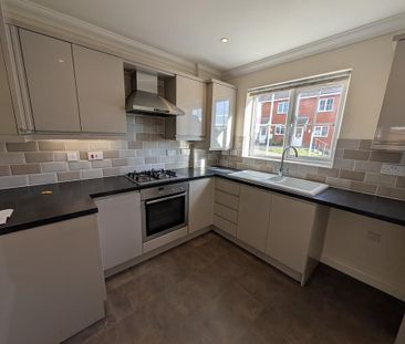 3 bedroom semi-detached house to rent - Photo 3