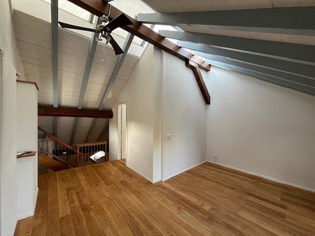 Charmant appartement duplex de 2.5 pièces dans les combles - Photo 2