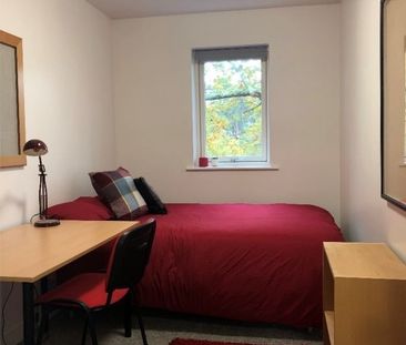 4 Bed Flat, Columbia Lodge, SO16 - Photo 2
