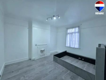 4 bedroom terraced house to rent - Photo 5