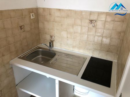 Location Appartement 1 pièce 31m² MARSEILLE 3ème - Photo 2