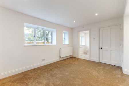 5 bedroom detached house to rent - Photo 3