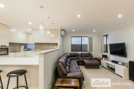 Unique and luxurious family home in a Prime Location - Photo 2