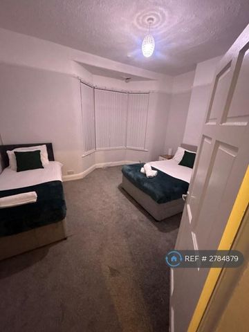 3 bedroom terraced house to rent - Photo 4