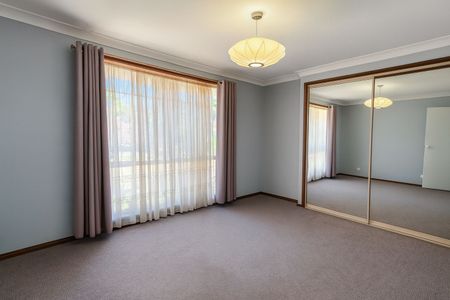 Light, Bright & Freshly Painted Home Near Schools and Shop - Photo 2