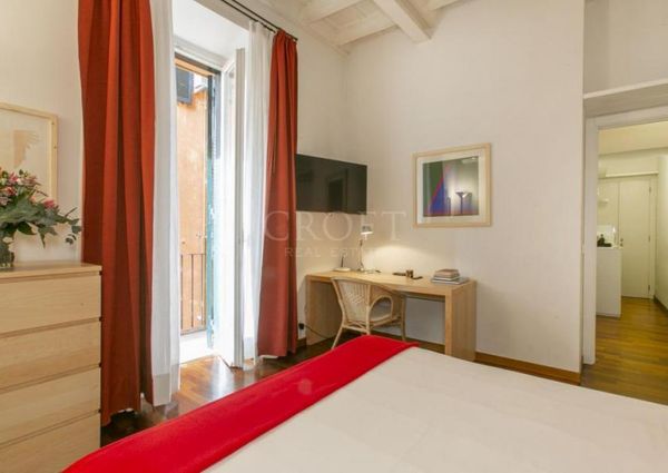 Elegant Apartment in the Heart of Rome: Between Piazza di Spagna and Via del Corso, in residence with dayluy cleaning , A/C wifi , consierge. Rif #1948