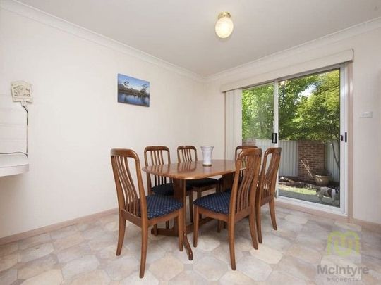 Spacious three bedroom townhouse in convenient location! - Photo 1
