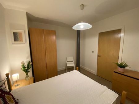 2 bedroom Flat To Let - Photo 5