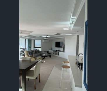 Luxury Apartment In the Heart of Main Beach-HALF FLOOR - Photo 1