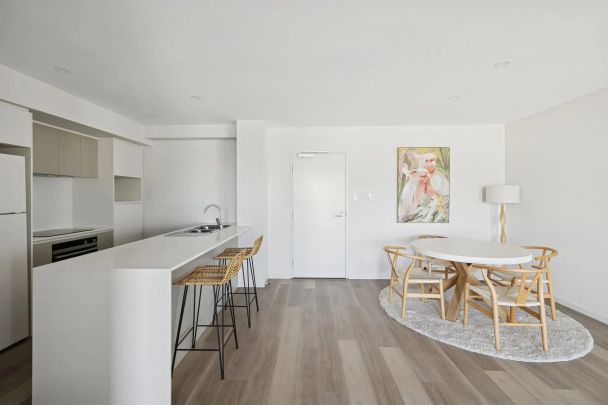 Spacious Riverside Apartment with Resort Style Living - Photo 1