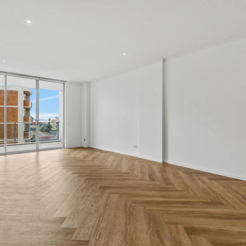 Inner-City Living at it's best - Photo 1