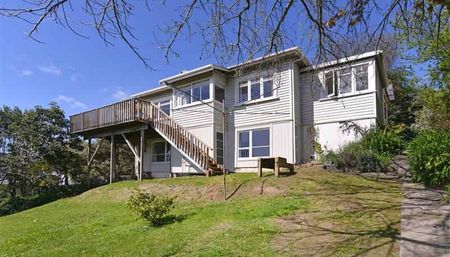 Three bedroom family home close to Nelson CBD - Photo 5