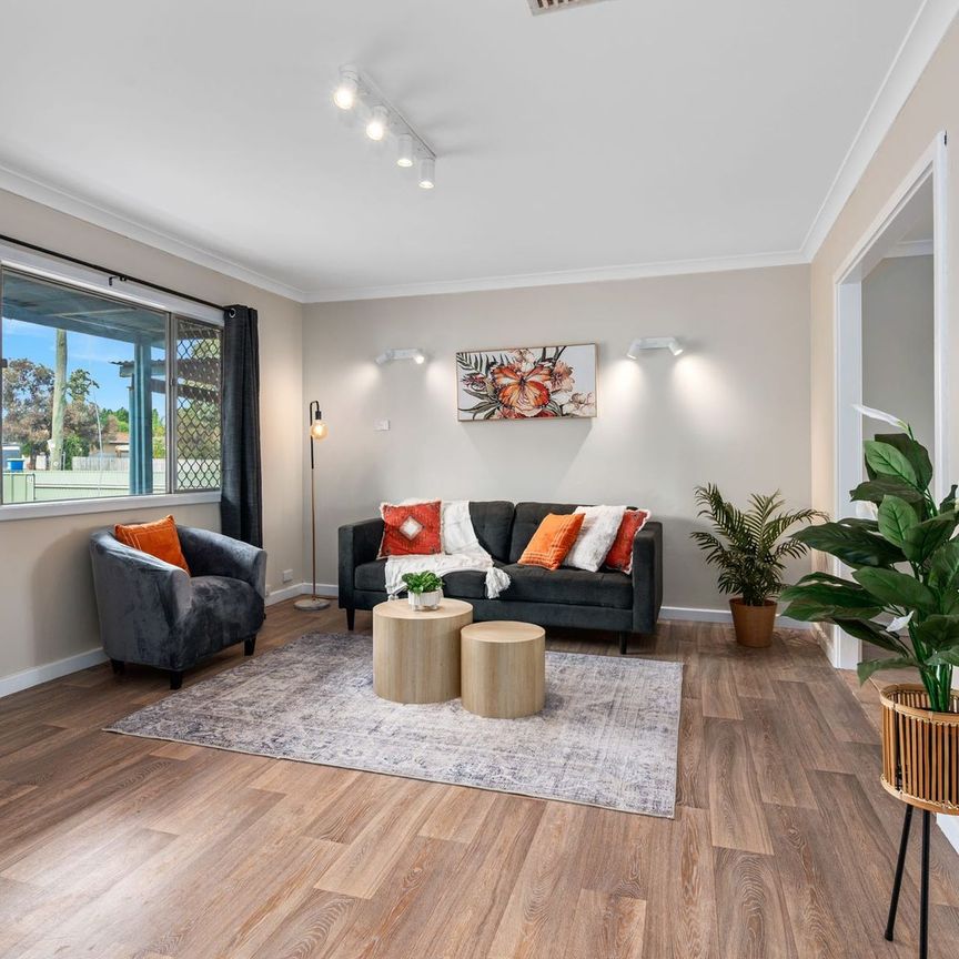 Stylish home in sought-after area! - Photo 1