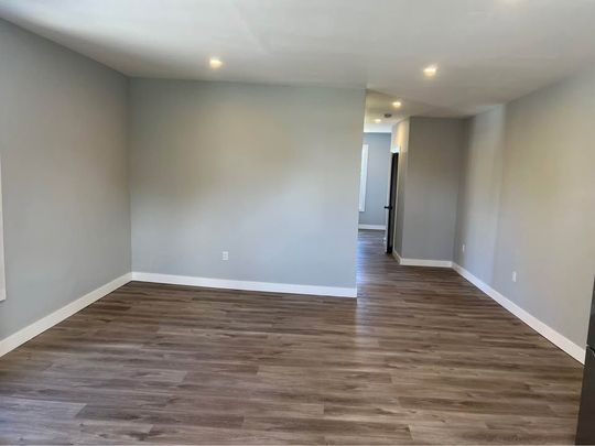 For Lease - 20497 LESLIE Street Unit# 2ND FLOOR, East Gwillimbury, Ontario - Photo 1