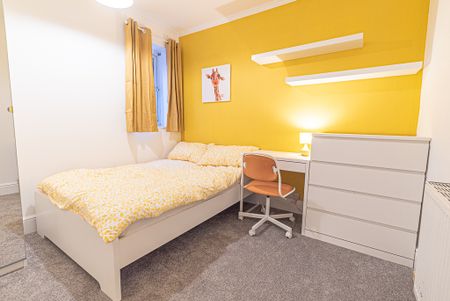 6 Bed Detached House, Sirdar Road, SO17 - Photo 3