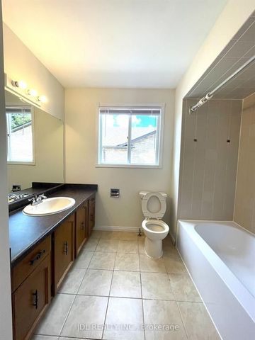 For Lease - 1059 Easthill Court, Newmarket, Ontario - Photo 2