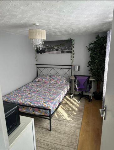 1 bedroom in a house share to rent - Photo 4