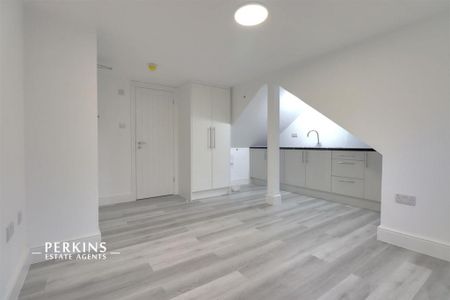 Studio to rent - Photo 2