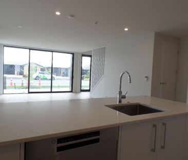 Are you searching for a stylish and comfortable, three bedroom town... - Photo 2