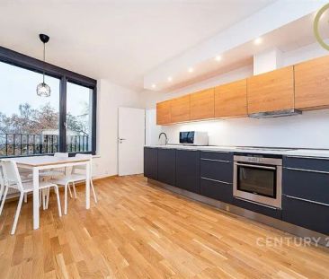 Světlý, plně zařízený byt 2+kk s lodžií, sklepem a garážovým stáním... - Фото 6