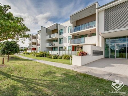2 Bedroom 2 Bath 2 Carpark with Parkland Views! - Photo 4