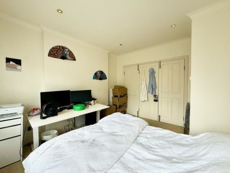 2 Bedroom Apartment, Fulham Park Gardens, London SW6 - Photo 4