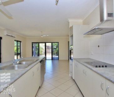 Spacious Family Home - Photo 2