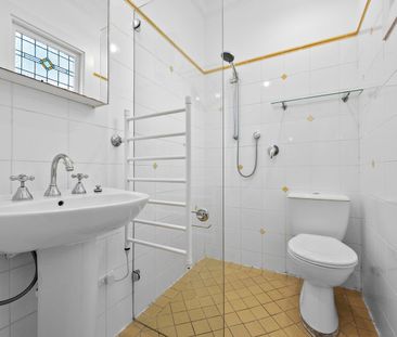 Charming Garden Apartment - Photo 3