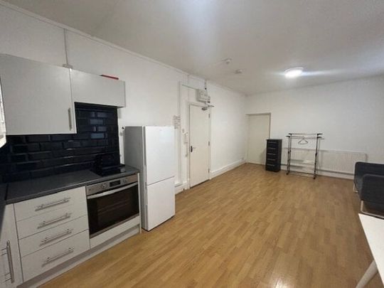 Burnside Road, Chadwell heath, RM8 1XD, Property for rent - Photo 1