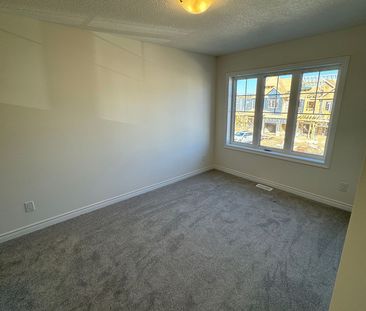 Townhouse For Lease | X8095856 - Photo 5