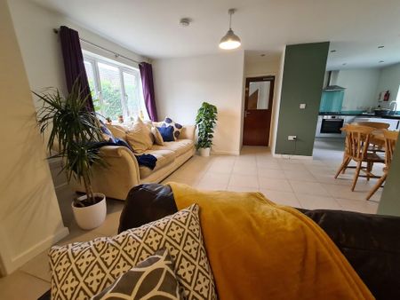 7 bedroom detached house to rent - Photo 3