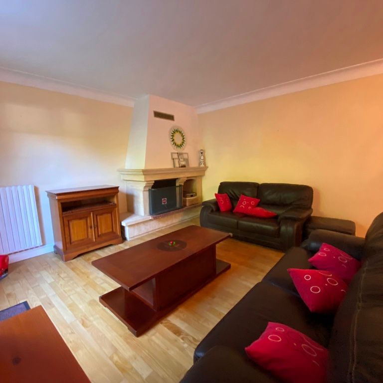 A Louer. Disponible Immédiatement. Briec, Maison Meublée avec un Jardin et un Garage ! - Photo 1