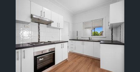 Charming 3-Bedroom Home – Freshly Painted | New Floorboards | Move in Ready - Photo 4